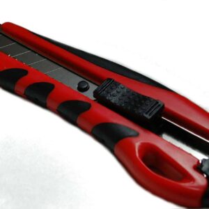 Retractable Heavy Duty Snap-off Knife with soft rubber grip