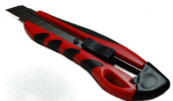 Retractable Heavy Duty Snap-off Knife with soft rubber grip